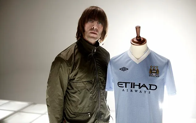 11/12시즌 맨체스터 시티의 유니폼 모델 - 리암 갤러거