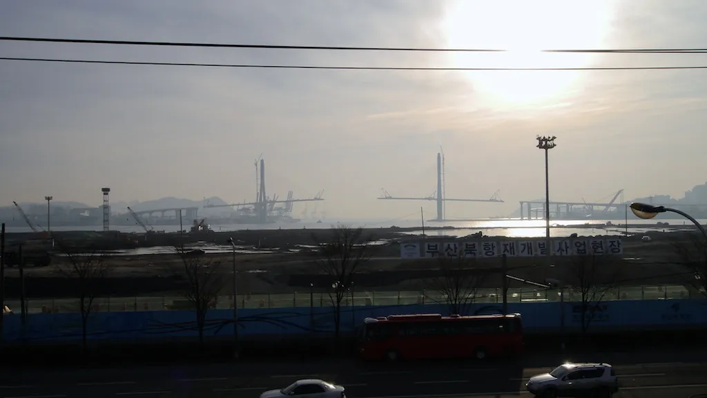 공사중인 북항대교